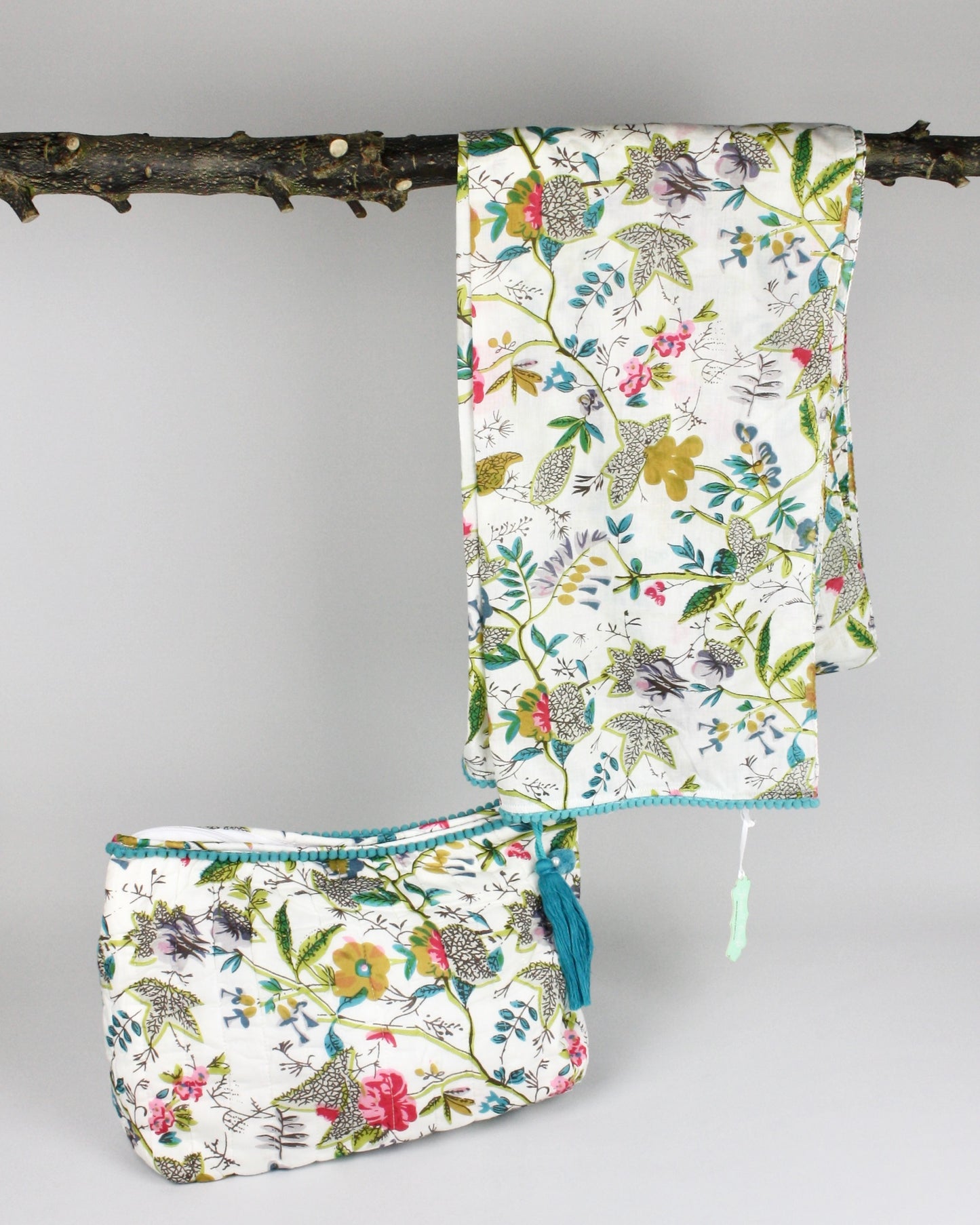 White Leaf Wash Bag and Scarf